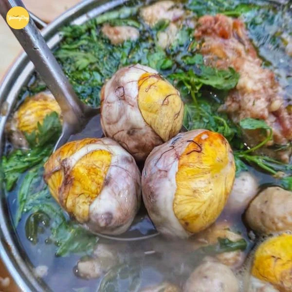 Trứng vịt lộn
