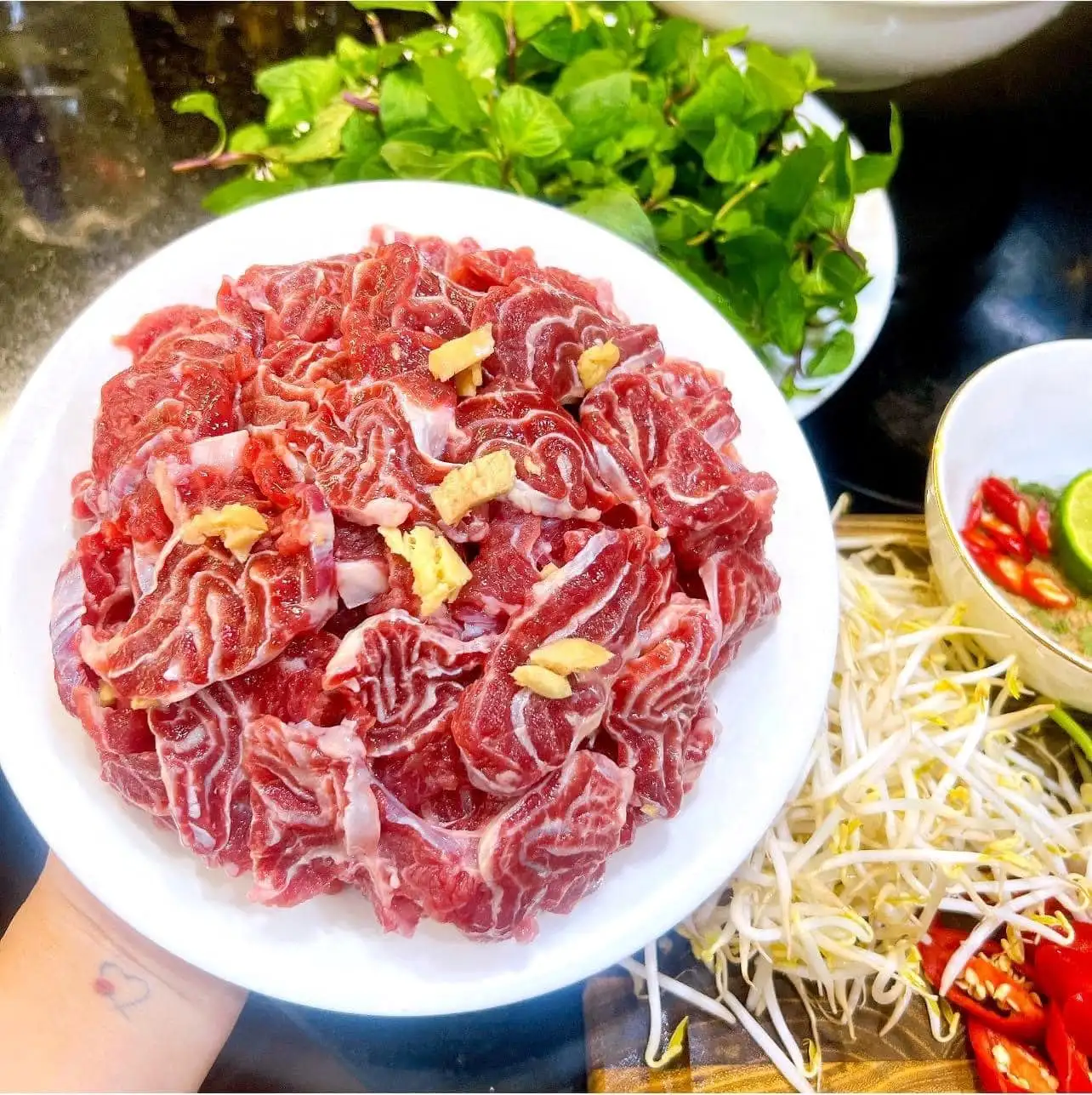 Bắp bò chần giá đỗ hành tây